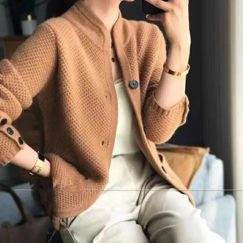 Grace – Soft Knitted Cardigan with Warmth & Timeless Style