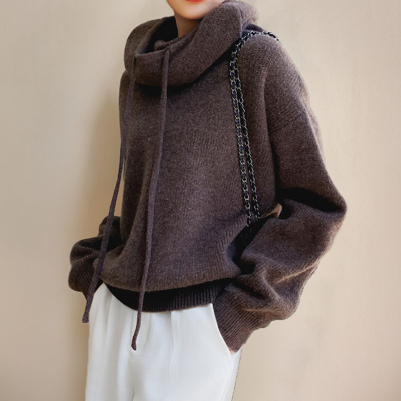 Isabel – Soft Knitted Hoodie with Turtleneck & Cozy Warmth