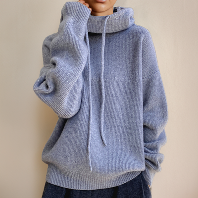 Isabel – Soft Knitted Hoodie with Turtleneck & Cozy Warmth