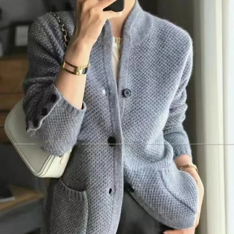 Grace – Soft Knitted Cardigan with Warmth & Timeless Style