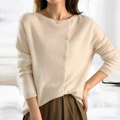 April – Knitted Cardigan with Cozy Comfort & Timeless Elegance