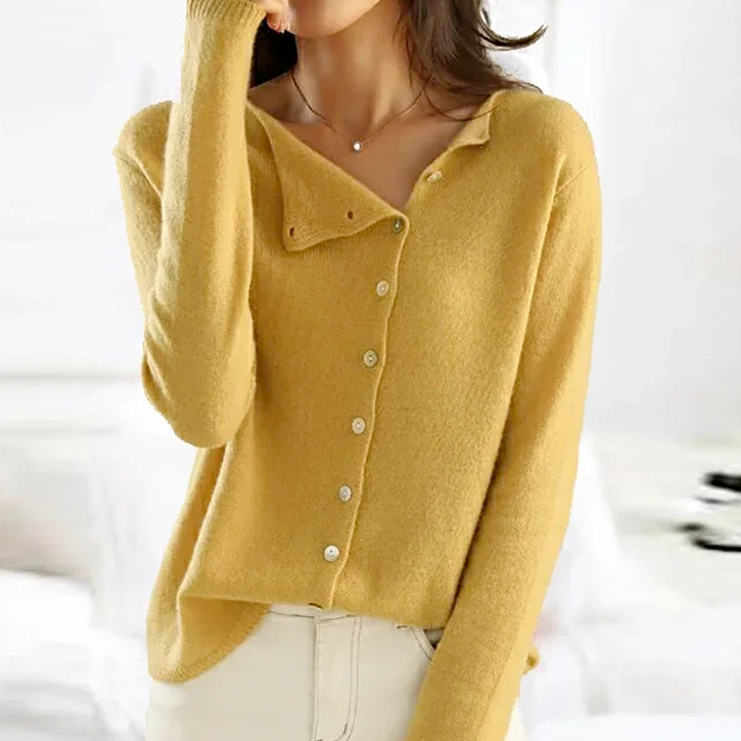 April – Knitted Cardigan with Cozy Comfort & Timeless Elegance