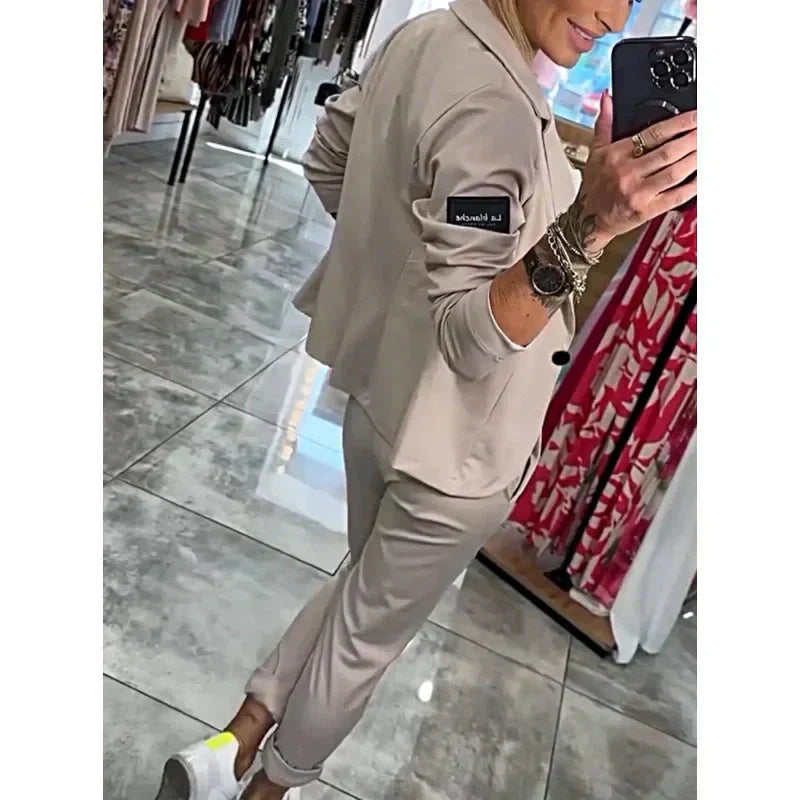 Sonia – Elegant 2-Piece Set with Casual Blazer & Tailored Trousers